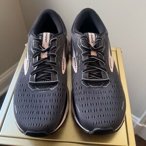 Brooks Ghost 13 Gray Size 7.5 Wide